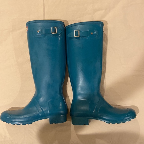 Hunter tall rain boots, size 6. Barely worn.  Awesome fun turquoise green color. - Picture 2 of 3